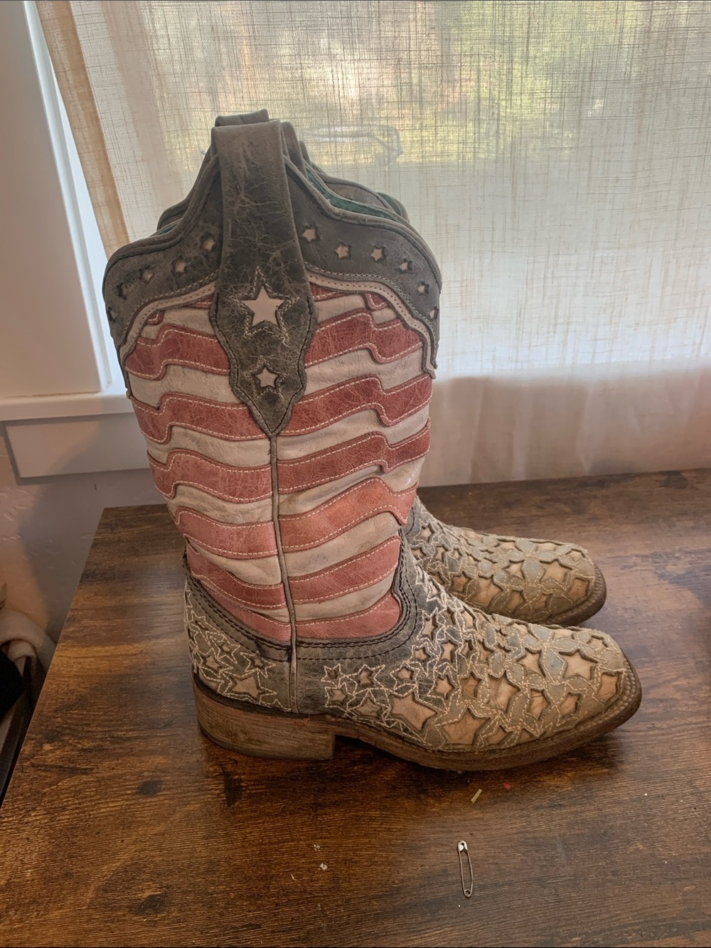 Women's Star-Embroidered Western Boots in Red, White & Gray